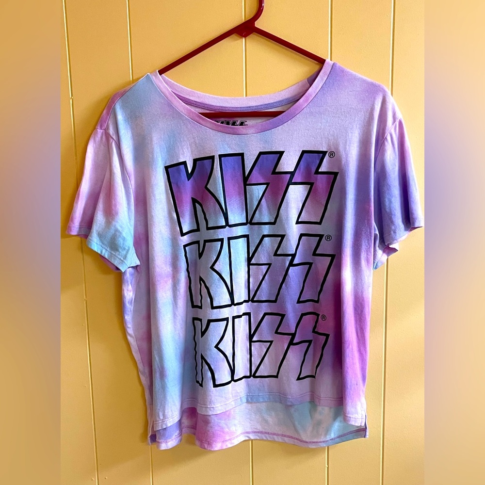 XXL (size 19) KISS pastel tee, cropped slightly, soft, honor the legends…